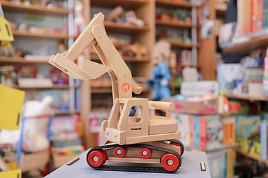 Kinderspielzeug aus Holz: Holzbagger
