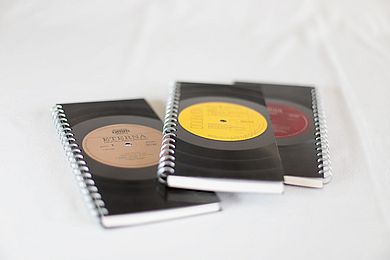 Notizbücher mit Umschlag aus Schallplatten