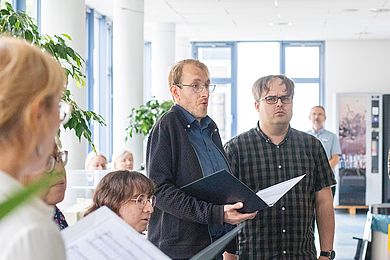Thonkunst mit Preisträger*in Benjamin Arnold beim Auftritt