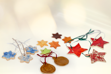 Christbaumanhänger aus Keramik