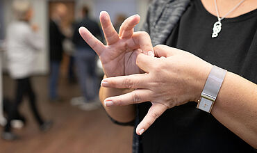 Hände gebärden in Deutscher Gebärdensprache