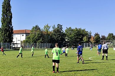 Spieler auf Fußballplatz