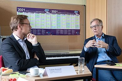 Diskussion in der Diakonie am Thonberg: Tobias Schmidt und Dr. Dietmar Bartsch