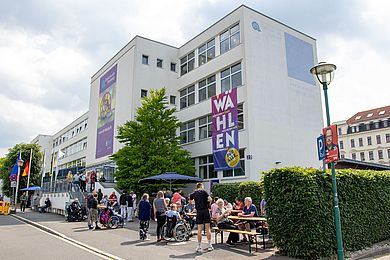 Das Gebäude der Diakonie am Thonberg am Tag der offenen Tür von außen