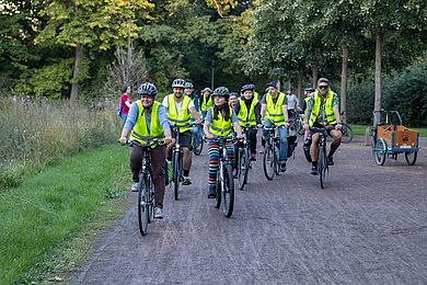 Fahrradfahrende Menschen bei der Leipziger Radnacht, Stadtradeln